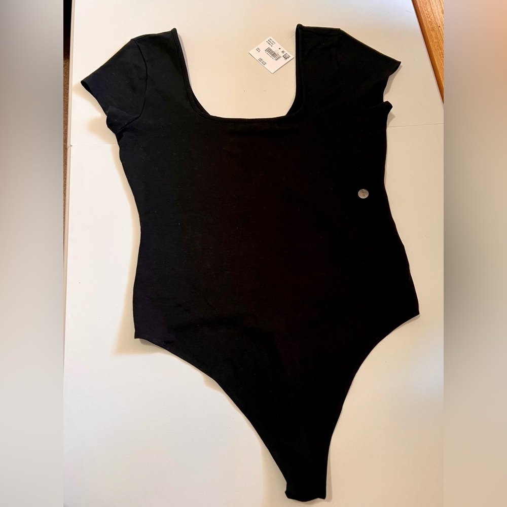 NWT American Eagle Black Scoop Neck Top with Cap Sleeves, Sz L.